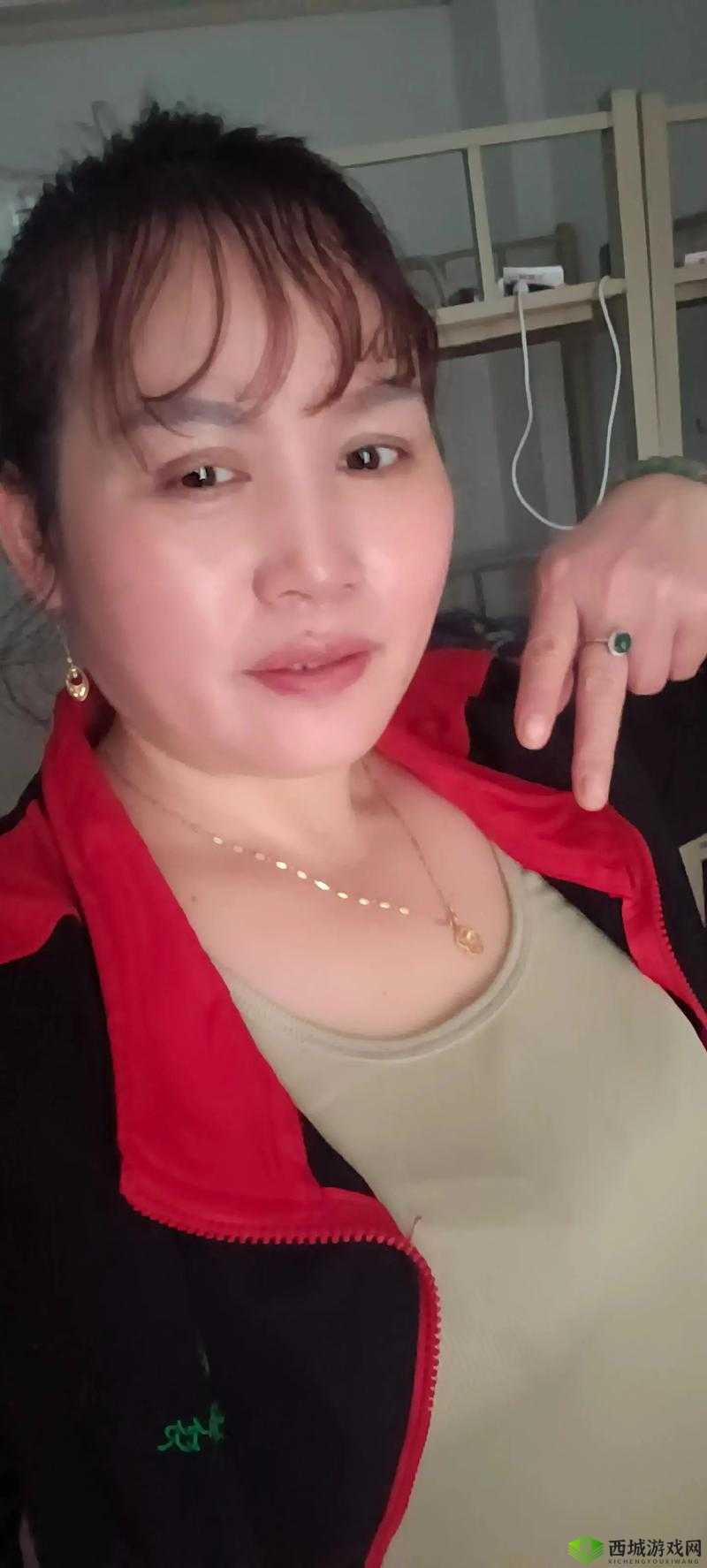 专约老阿姨精神小伙返场是真的吗：探究背后的真相与期待